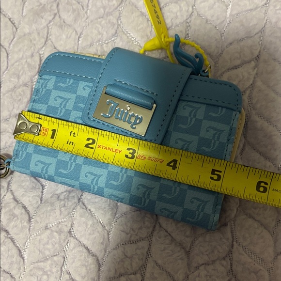 Juicy Couture Blue Card Holder with Heart Keychain - Picture 4 of 5